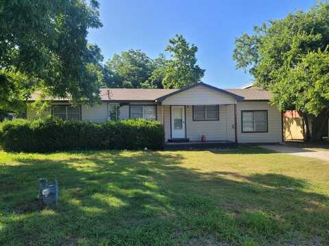 105 W College Street, Blooming Grove, TX 76626