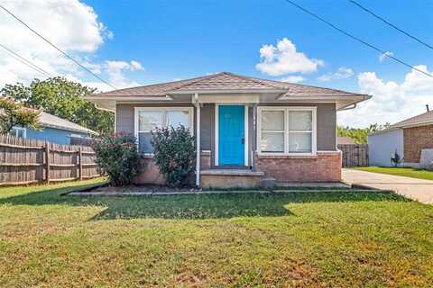 307 N Dallas Street, Pilot Point, TX 76258