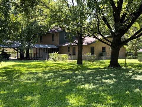 216 N Pinto Street, Comanche, TX 76442