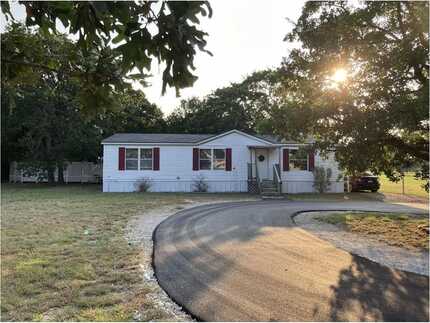 153 N 9th Street, Axtell, TX 76624