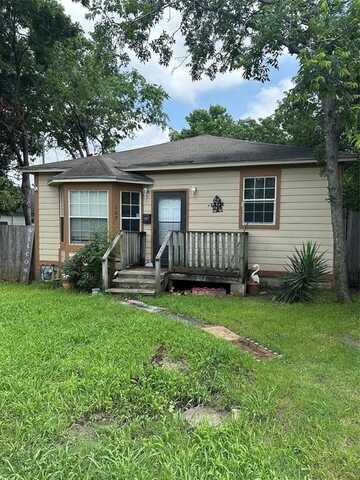 107 Tyler, Ennis, TX 75119