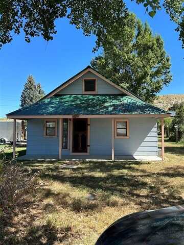 1604 Hayes Ave, Meeteetse, WY 82433