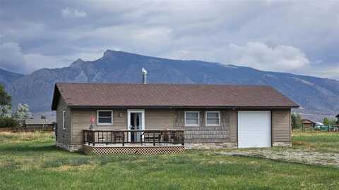 19 Heather Rd, Cody, WY 82414