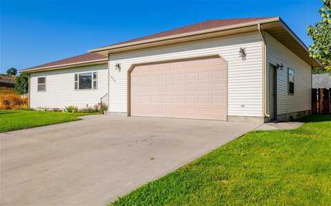 825 Shadow St, Cody, WY 82414