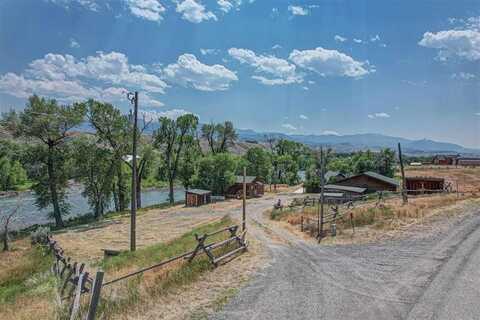 306 Road 6NS, Cody, WY 82414