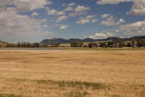 136 Copperleaf Dr, Cody, WY 82414