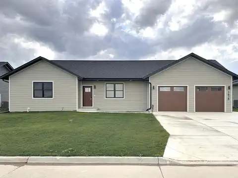 1618 Lincoln Place SE, Orange City, IA 51041