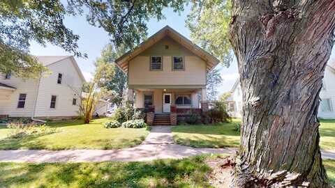 103 S Lubeck St., Holstein, IA 51025