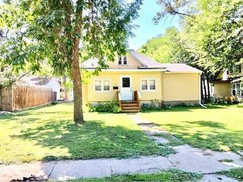 315 E Lewis, Vermillion, SD 57069