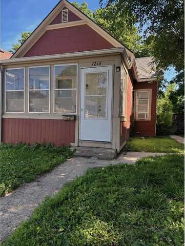 1216 W 2ND ST, Sioux City, IA 51103