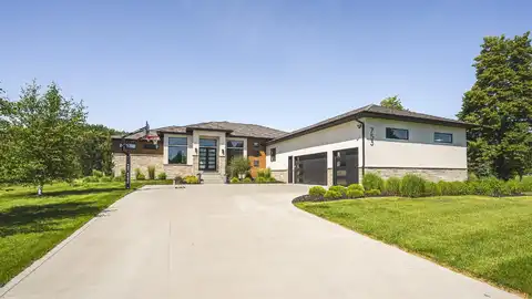 753 Crooked Tree, Dakota Dunes, SD 57049