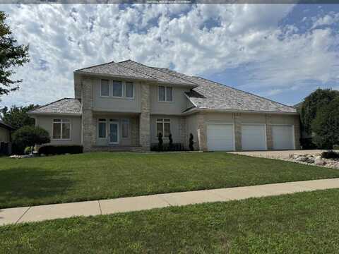 4701 Grayhawk Ridge Dr, Sioux City, IA 51106