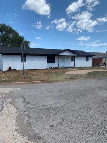 401 S Walnut Street, Custer City, OK 73639