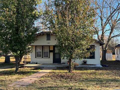 1022 S Creek Street, Holdenville, OK 74848