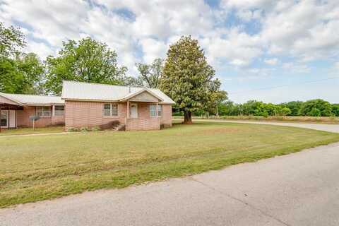 915 1st Street, Maysville, OK 73057