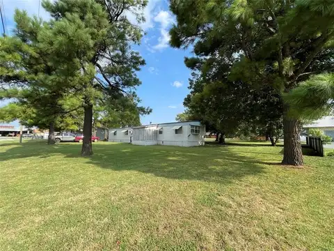 924 SW Burt Street, Minco, OK 73059