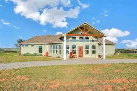 9264 N 2240 Road, Arapaho, OK 73620