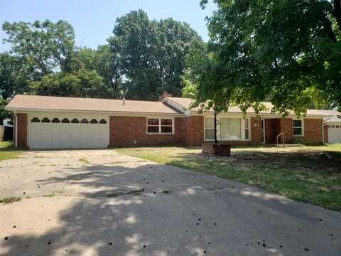 811 Country Club Drive, Holdenville, OK 74848