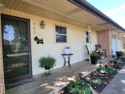 509 S 9th Street, Okemah, OK 74859