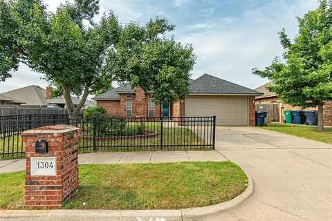 1304 SW 131st Terrace, Moore, OK 73170