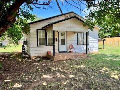 509 E Cleveland Street, Mangum, OK 73554