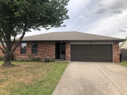 1525 N Southminster Street, Moore, OK 73160