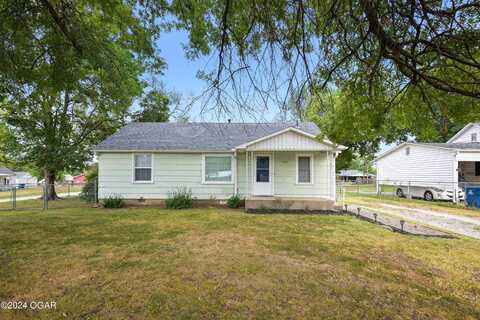 1402 Harrington Avenue, Carthage, MO 64836