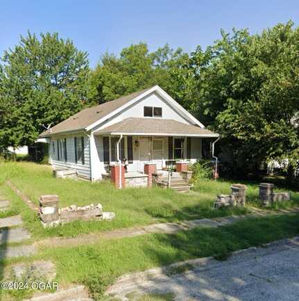 300 N Cass Street, Carterville, MO 64835