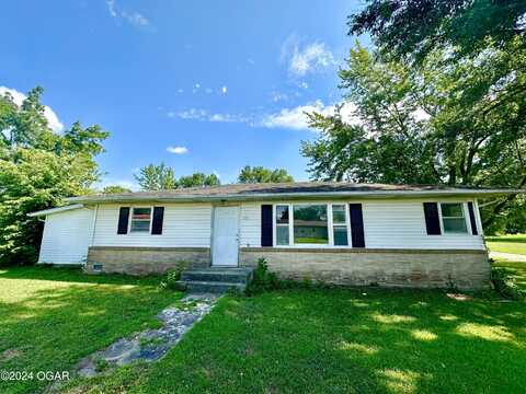 905 Main Street, Golden City, MO 64748