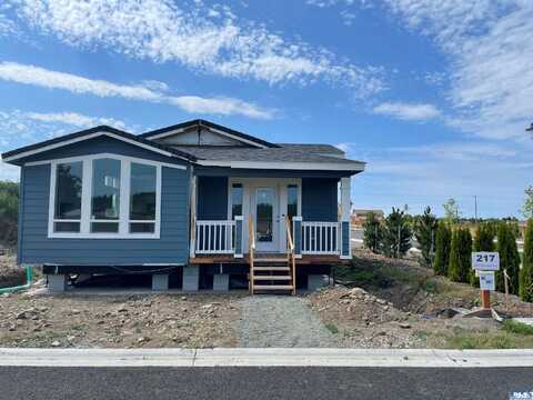 965 N Violet Avenue, Sequim, WA 98382