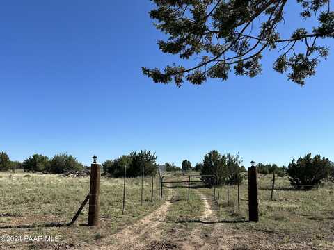 228 Flying Wrench Road, Ash Fork, AZ 86320