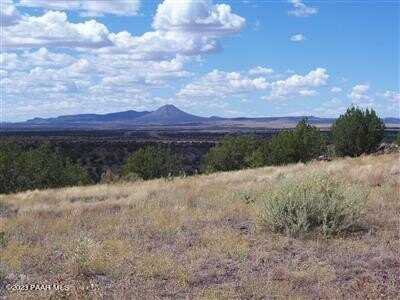 996 W Couchman Trail, Ash Fork, AZ 86320