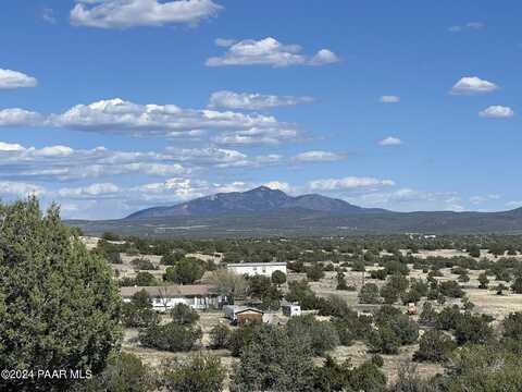 205 Couchman Trail, Ash Fork, AZ 86320