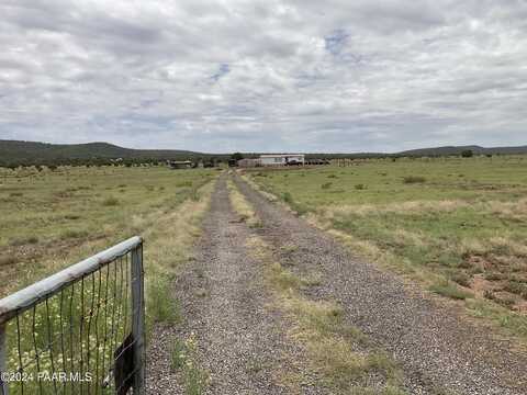 47479 N Anvil Rock Road, Seligman, AZ 86337