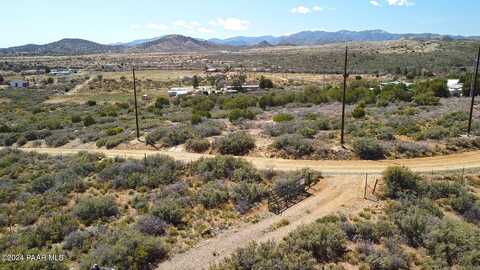 11425 S Hackberry Road, Mayer, AZ 86333