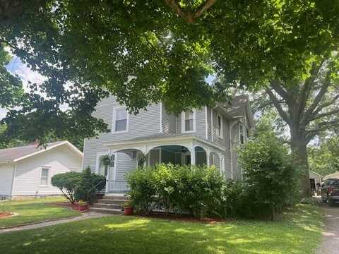 915 East 2nd Avenue, Monmouth, IL 61462