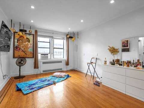 40-05 Ithaca St, Flushing, NY 11373