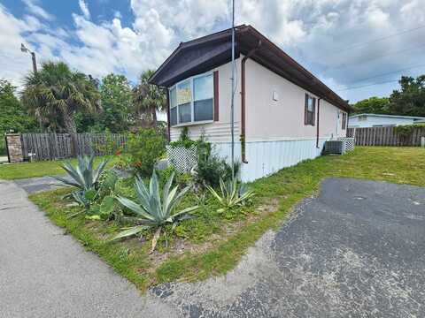 7530 Maryland Ave, Hudson, FL 34667