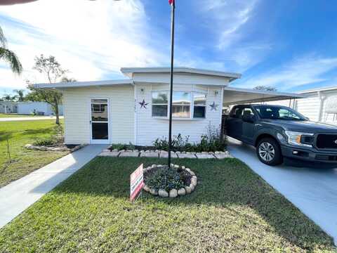 5127 Peninsula St, Zephyrhills, FL 33541