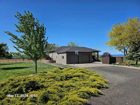 2490 Deschutes Drive, Madras, OR 97741