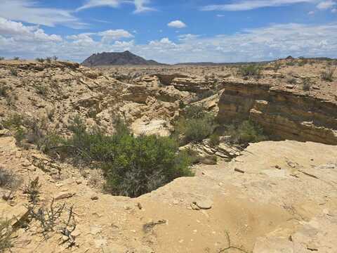 25 Raven Rd, Terlingua, TX 79852