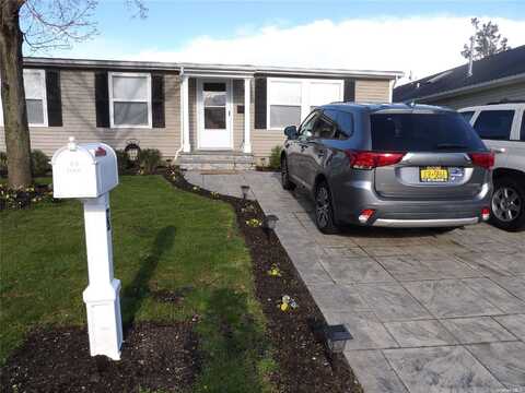 3 Limetree Drive, Manorville, NY 11949