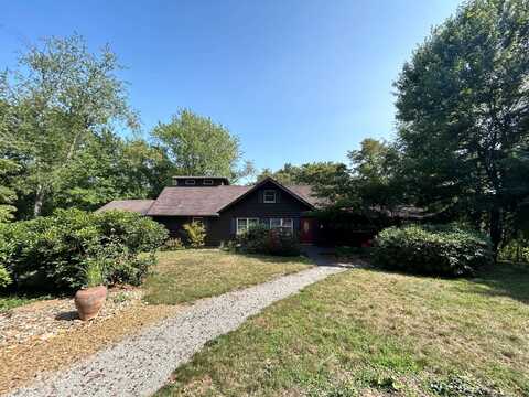 2705 Radebaugh Rd, Jeanette, PA 15644