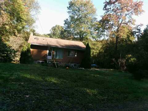 235 Connoquenessing Dr, Evans City, PA 16033