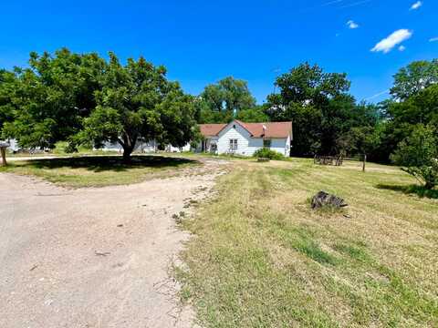 8650 S 124th St, Tonkawa, OK 74653