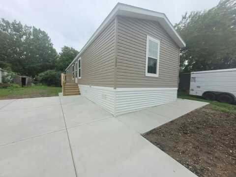 111 Maple Dr, Mankato, MN 56001