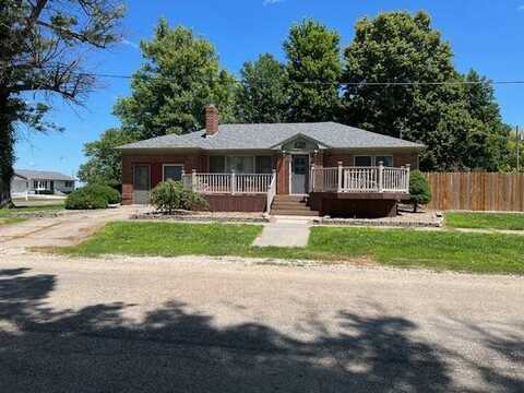 110 S Sycamore St, Fairview, KS 66425