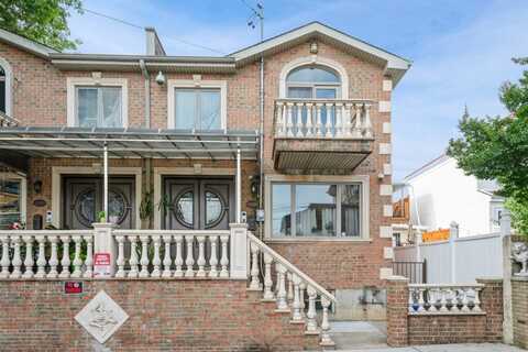 5333 67th St, Maspeth, NY 11378