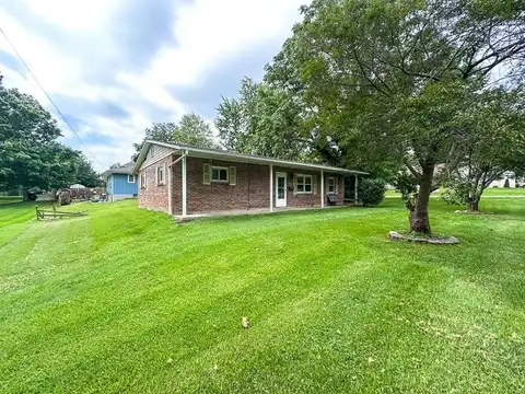 125 W Higbee St, Pittsfield, IL 62363