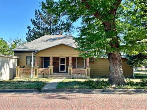 121 W 12th Street, Goodland, KS 67735